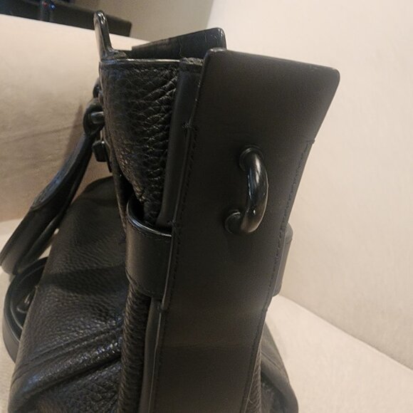 Coach Swagger - Picture 9 of 11